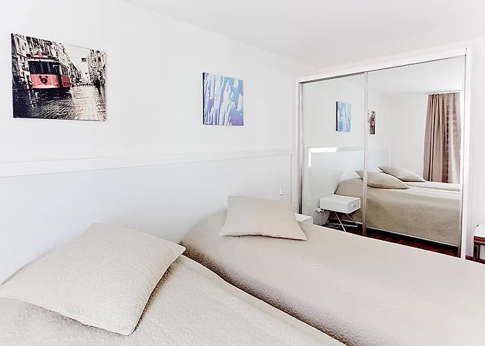 Premium By Livingdowntown