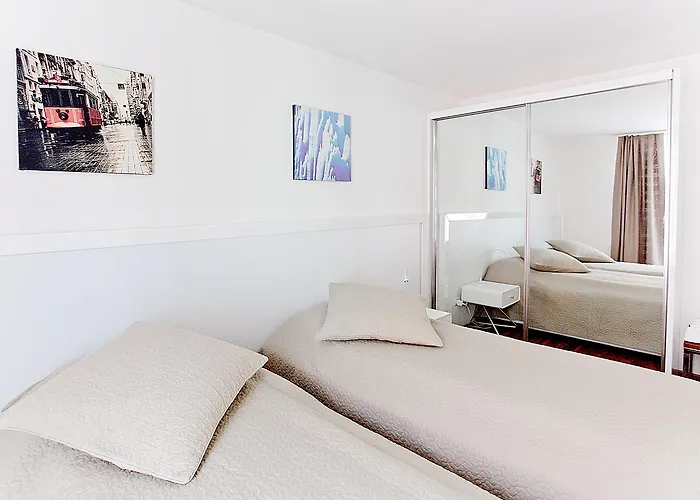 Premium By Livingdowntown Apartman *